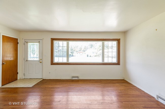 Building Photo - 15555 Park Ln