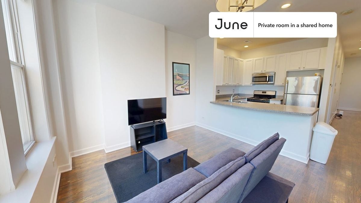 Room in Shared 3 bed/2 bath home - Room in Shared 3 bed/2 bath home