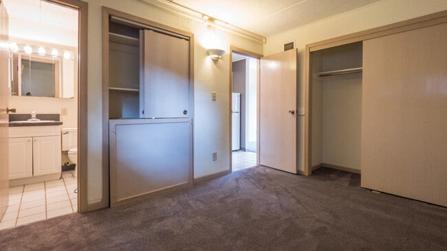 Bedroom - 2262 N High St