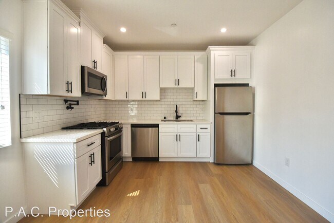 Foto del edificio - 1 br, 1 bath Apartment - 5220-26 Radford A...