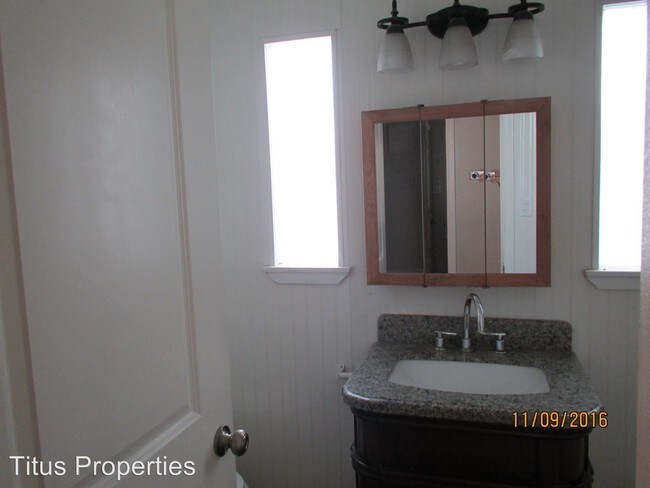 Building Photo - 2 br, 1.5 bath House - 227 N. Culver St.