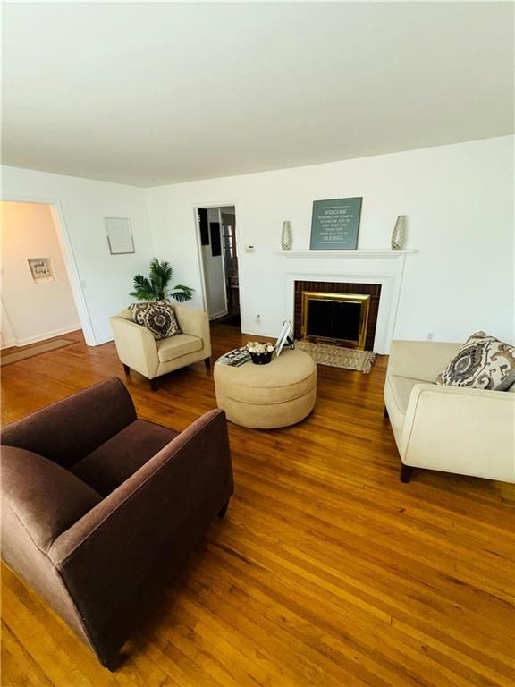 Building Photo - 901 7th Ave