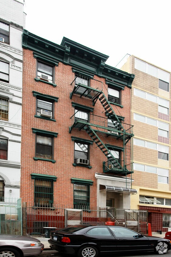 Building Photo - 201 Henry St