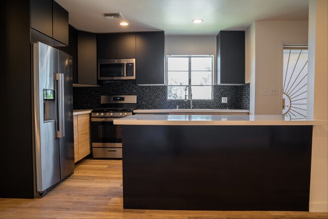 Foto del edificio - 5172 Brockbank Pl
