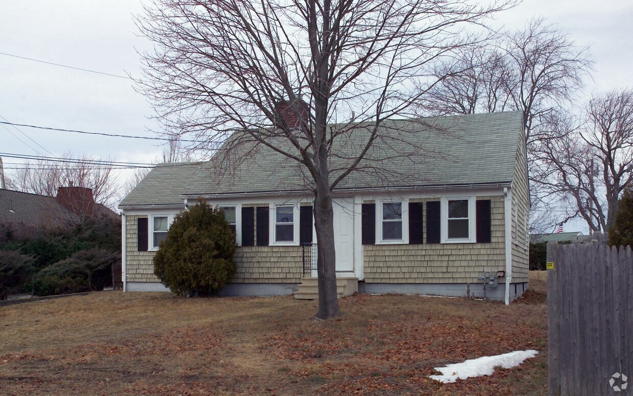 Building Photo - 148 Cedar St