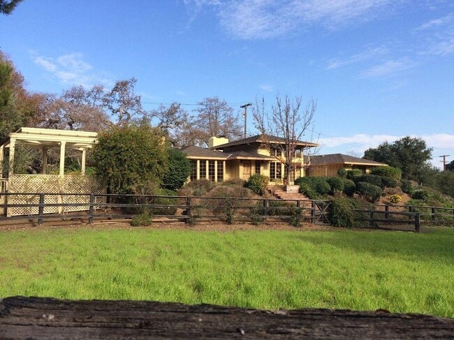 Building Photo - 25228 La Loma Dr