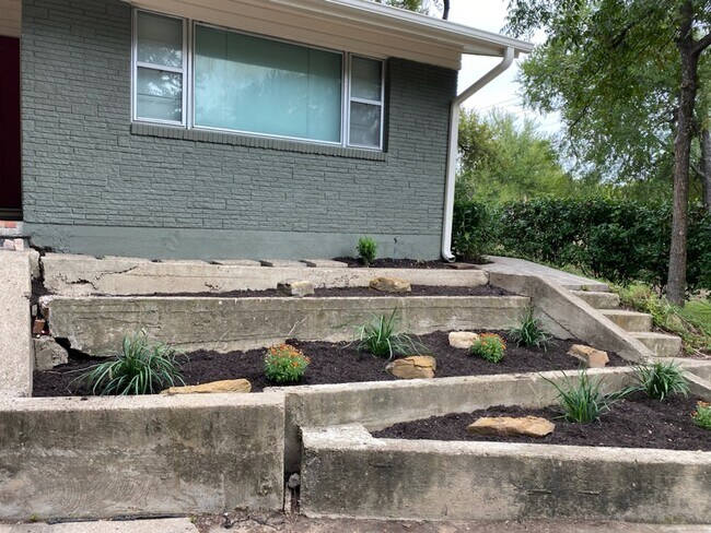 Garden - 2118 S Belt Line Rd