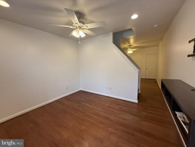 Building Photo - 248 E 6th Ave