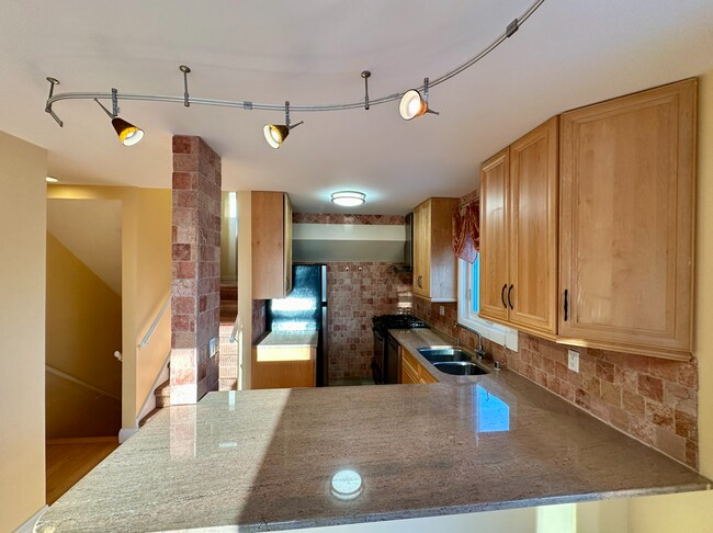 Building Photo - 62 Lakeview Ter