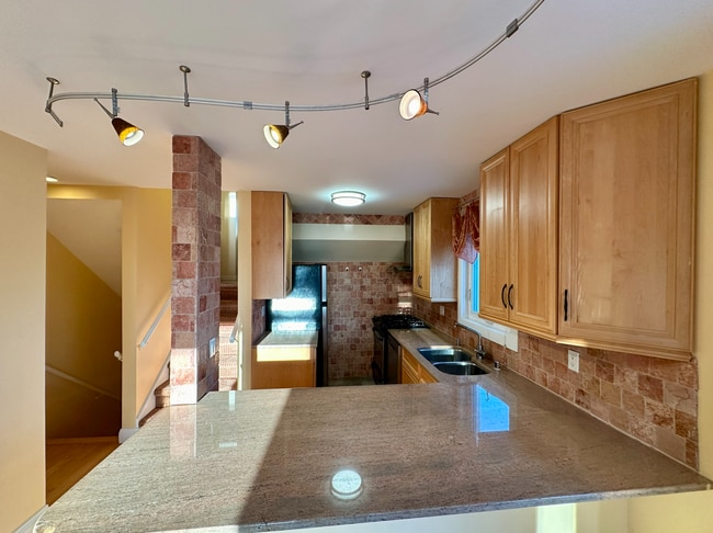 Building Photo - 62 Lakeview Ter