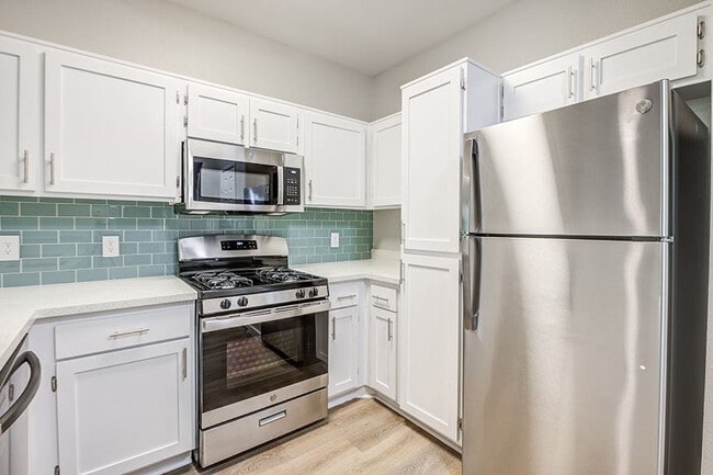 Building Photo - Hidden Valley