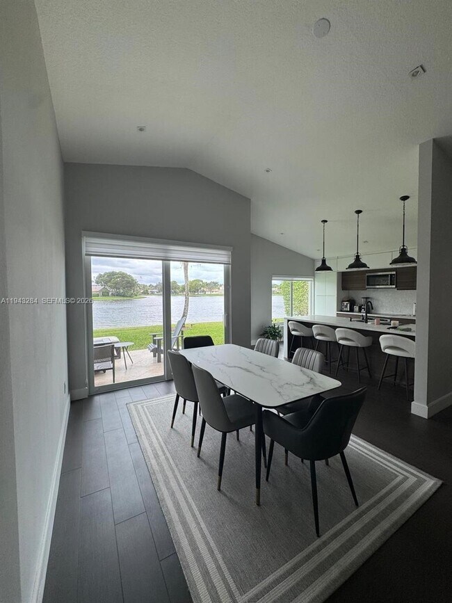 Foto del edificio - 16440 Ruby Lake