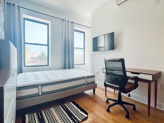 Building Photo - Central AC, washer/dryer, Exposed Brick Room #214