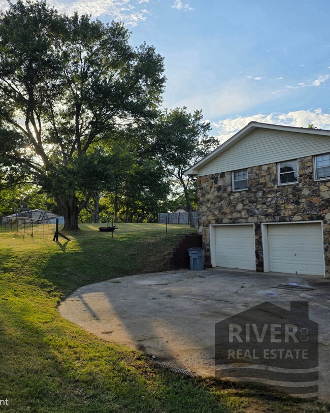 Foto del edificio - 1233 Ridge Dr