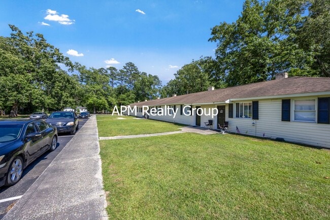 Building Photo - Convenient and Affordable