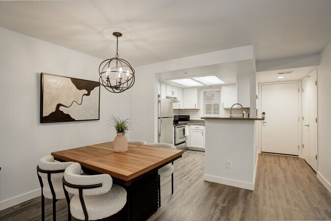 Foto del edificio - Modern 1BR | Prime Boulder + Gold Run Perks