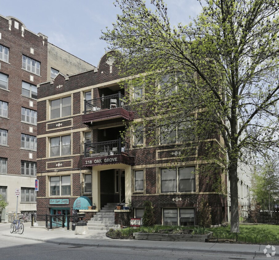 Foto principal - 218 Oak Grove St
