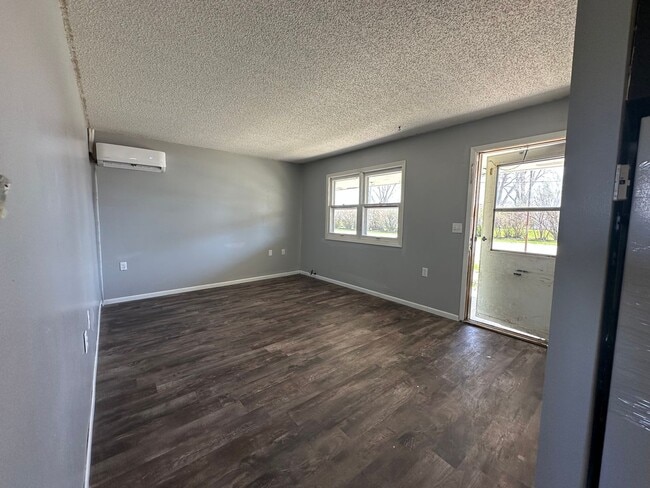 Building Photo - 410 Meade St