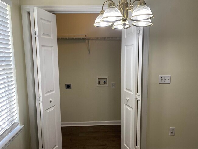 Foto del edificio - 3044 Camelliawood Cir E