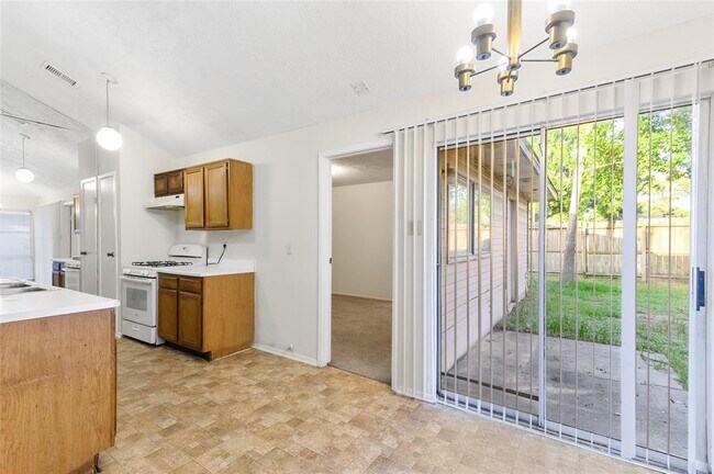 Building Photo - 5212 Beaverbrook Dr