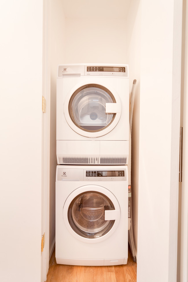 Building Photo - Common Kingston (Furnished Rooms)