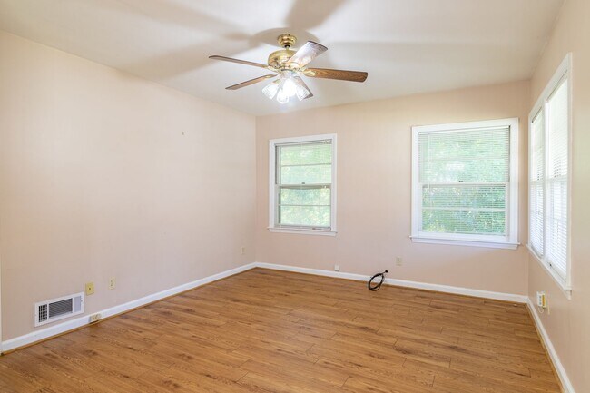 Building Photo - Lakebottom Duplex