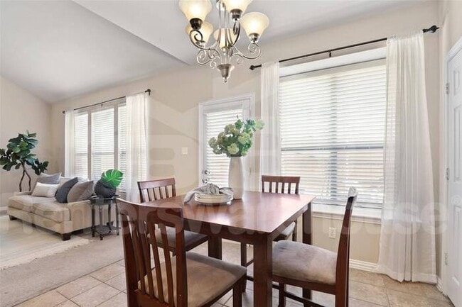 Building Photo - Stunning 3-Bed, 2.5-Bath Townhome in Irvin...