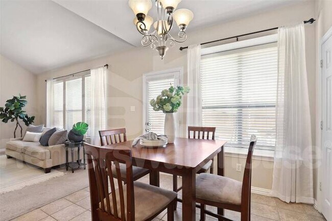 Foto del edificio - Stunning 3-Bed, 2.5-Bath Townhome in Irvin...