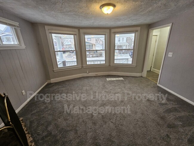 Building Photo - 10602 Earle Ave