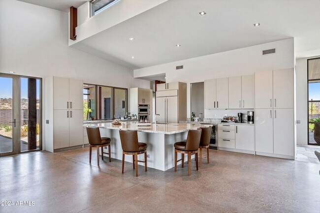 Foto del edificio - 15310 N Sandy Blf Rd