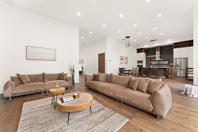 Building Photo - 14707 Little Fox Trail