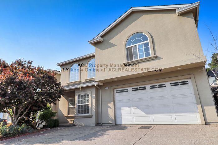 Foto principal - Discover Your Dream Home in Castro Valley!