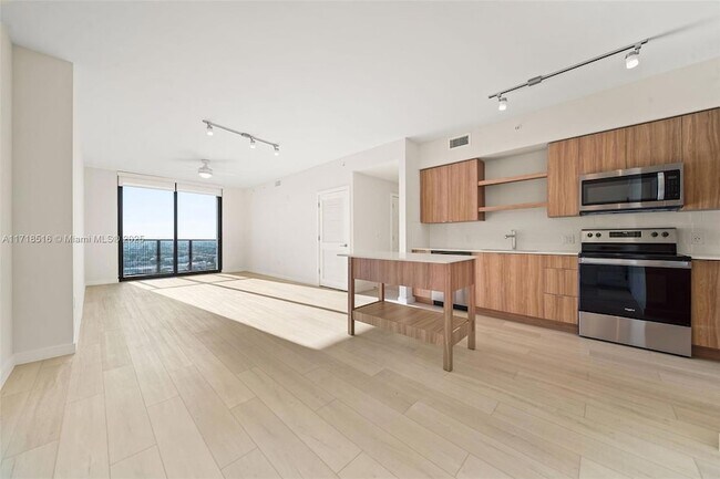 Foto del edificio - 555 NE 8th St