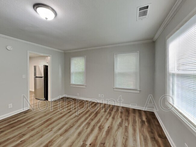 Foto del edificio - 2168 Rexford Dr