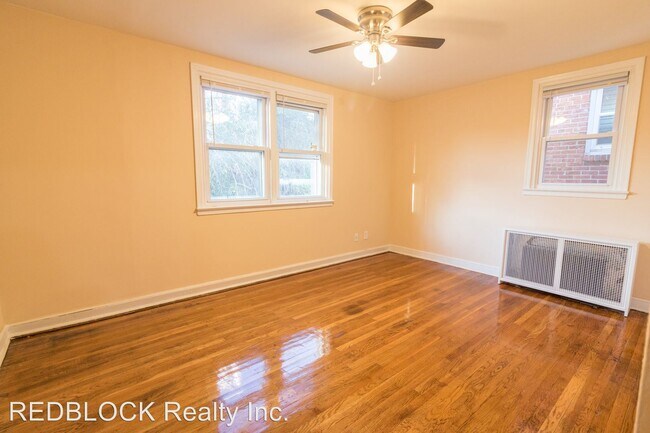 Building Photo - 5963 Woodcrest Ave