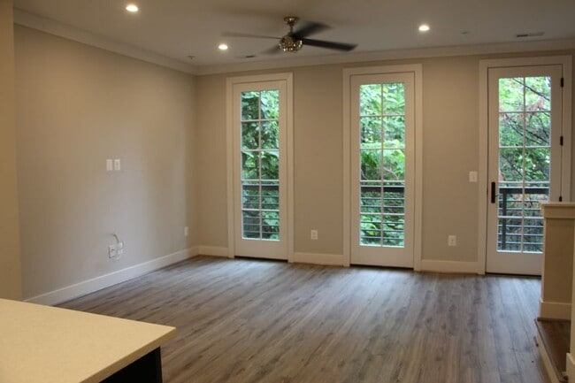 Building Photo - 916 N Buchanan Ct