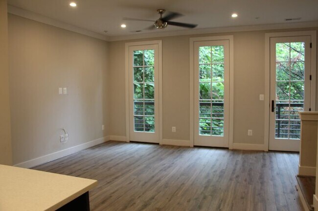 Foto del edificio - 916 N Buchanan Ct