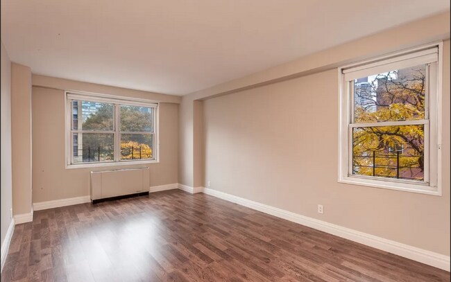Foto del edificio - 245 E 32nd St