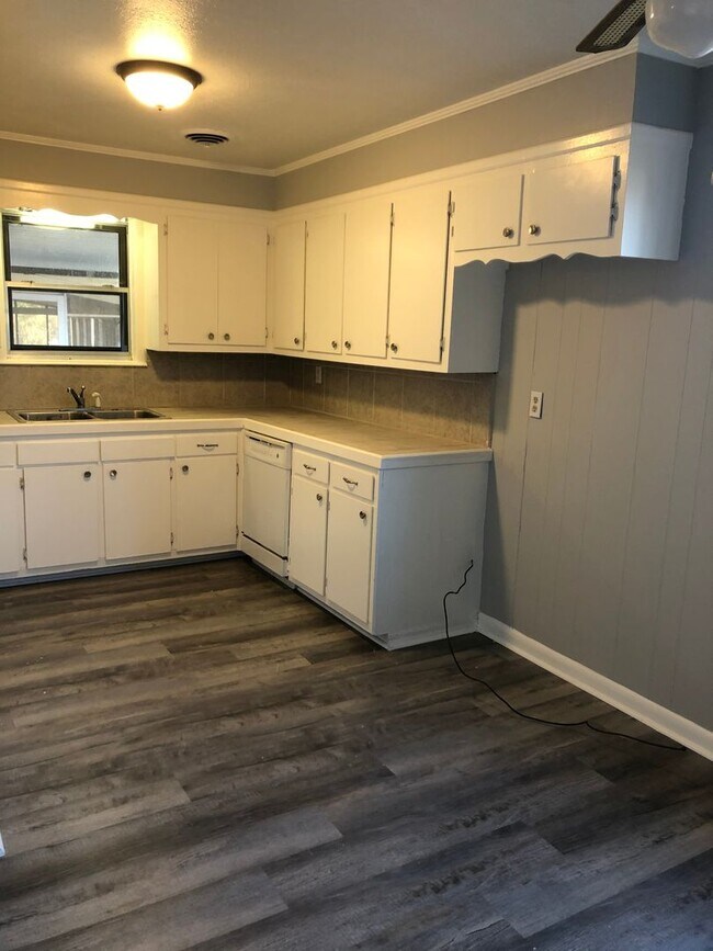 Building Photo - Renovated 4 Bedroom 2.5 Bath Home for Rent!