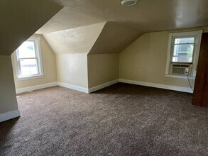 Building Photo - 1000 17th Ave