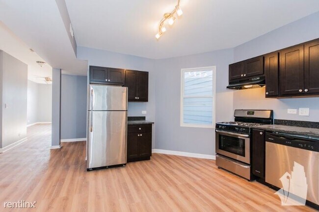Building Photo - 2 br, 1 bath Apartment - 1140 W 18th Pl # 2f