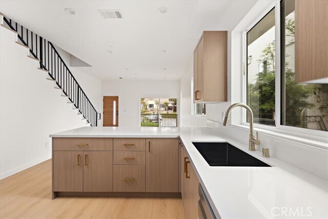 Foto del edificio - 642 E Fairview Blvd