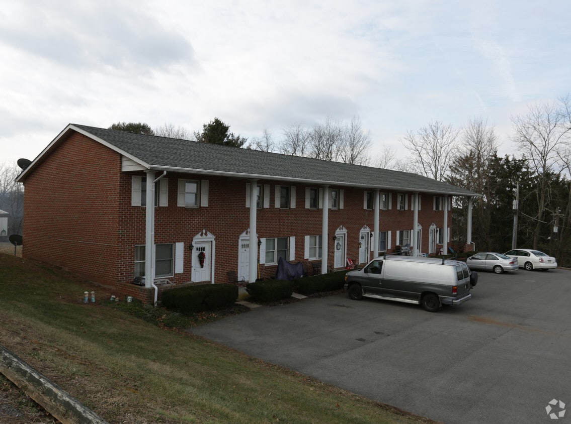 Lin Don Townhouses Apartments in Halifax, PA