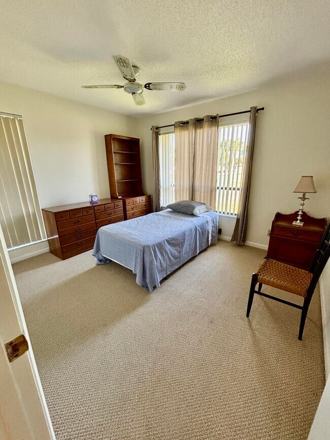 Foto del edificio - 6110 Ambertree Ln