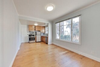 Building Photo - 465 Bellevue Ave