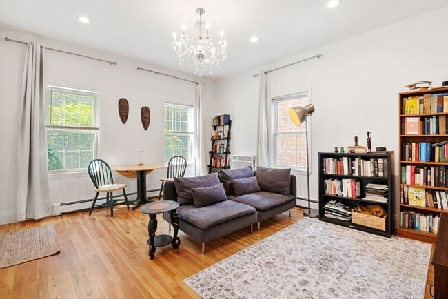 Building Photo - 249 Roxbury St