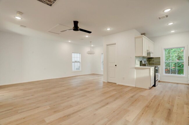 Foto del edificio - 808 Oakhurst St