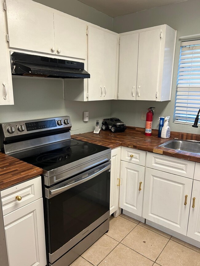 Foto del edificio - 1424 Vinetree Dr