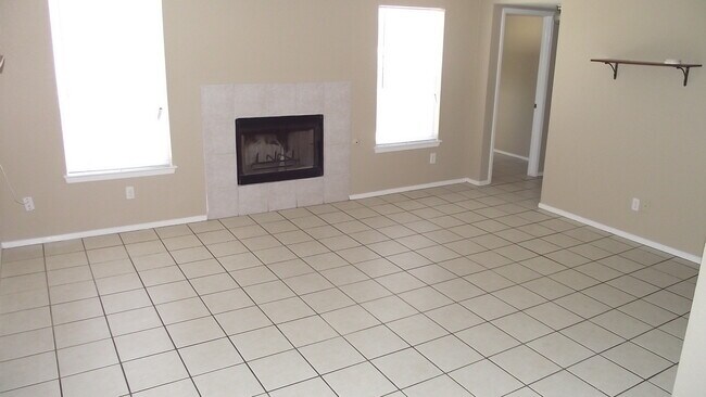 Foto del edificio - Northeast El Paso 3 Bed/2.5 Bath Refrig A/C w/Bonus Loft!
