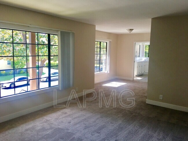 Foto del edificio - 108 N Kenwood St